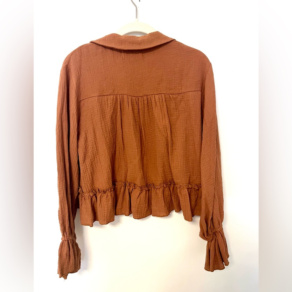 BucketList Brown Cropped Ruffled Blouse size Medium - Picture 6 of 6